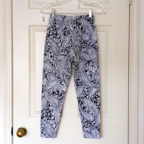 NWOT. Victoria Secret Cotton and Lycra Leggings with Black/White Paisley Pattern - Picture 5 of 5